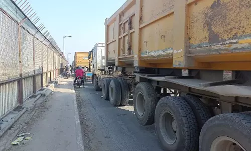 Bareilly: नियमों की धज्जियां उड़ाते ट्रक, पीलीभीत में हलचल