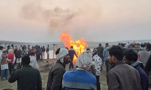 Bareilly: एलएलबी छात्र की मौत पर गांव में हाई अलर्ट Bareilly: एलएलबी छात्र की मौत पर गांव में हाई अलर्ट