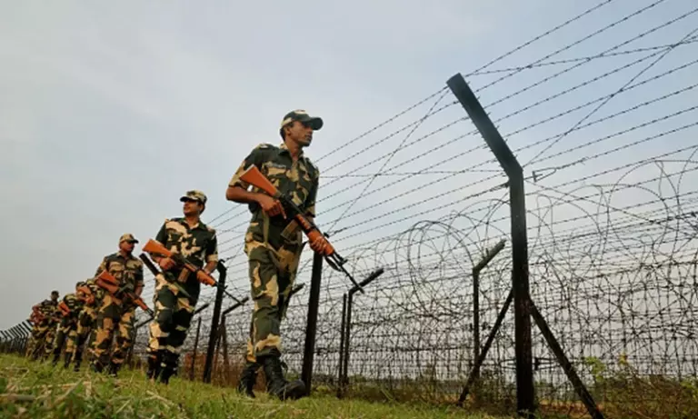 Meghalaya: वेस्ट जैंतिया हिल्स में 18 बांग्लादेशी नागरिक और दो भारतीय दलाल पकड़े गए Meghalaya: वेस्ट जैंतिया हिल्स में 18 बांग्लादेशी नागरिक और दो भारतीय दलाल पकड़े गए