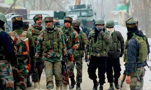 Pakistan ने भारतीय सीमा पर गोलीबारी की, सेना ने जवाबी कार्रवाई की Pakistan ने भारतीय सीमा पर गोलीबारी की, सेना ने जवाबी कार्रवाई की