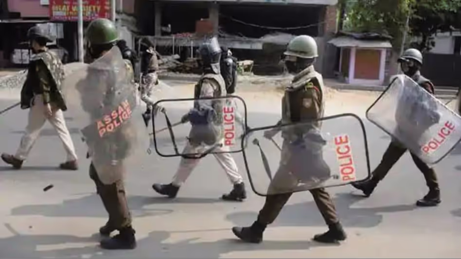 Kokrajhar में निषेधाज्ञा लागू, चार से ज़्यादा लोगों के इकट्ठा होने पर रोक Kokrajhar में निषेधाज्ञा लागू, चार से ज़्यादा लोगों के इकट्ठा होने पर रोक