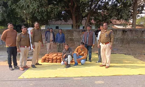 ऑपरेशन आघात के चलते पुलिस की बड़ी कार्रवाई, कार से तस्करी करते दो आरोपी गिरफ्तार ऑपरेशन आघात के चलते पुलिस की बड़ी कार्रवाई, कार से तस्करी करते दो आरोपी गिरफ्तार