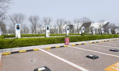 चीन में इलेक्ट्रिक वाहन चार्जिंग सुविधाएं 2 करोड़ के आंकड़े को पार कर गईं चीन में इलेक्ट्रिक वाहन चार्जिंग सुविधाएं 2 करोड़ के आंकड़े को पार कर गईं