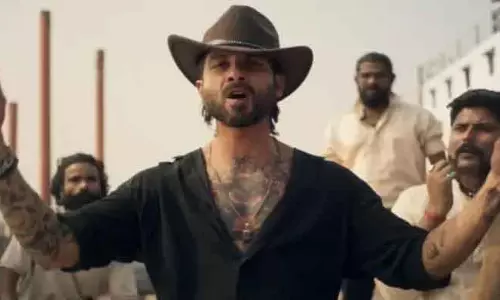 ओरोमियो ट्रेलर: खतरनाक गैंगस्टर के रोल में Shahid Kapoor का धमाका ओरोमियो ट्रेलर: खतरनाक गैंगस्टर के रोल में Shahid Kapoor का धमाका