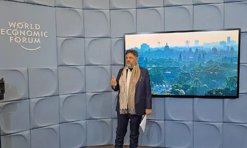 DK शिवकुमार ने विश्व फुटबॉल सम्मेलन 2026 में बेंगलुरु के नवाचार और बुनियादी ढांचे की सराहना की