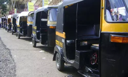 Rickshaw Licenses जमा न करने वाले कर्मचारियों के खिलाफ कार्रवाई Rickshaw Licenses जमा न करने वाले कर्मचारियों के खिलाफ कार्रवाई