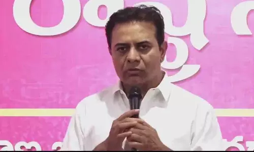 KTR ने तेलंगाना भवन में कांग्रेस और बीजेपी पर निशाना साधा