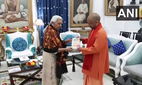 मुख्यमंत्री योगी आदित्यनाथ ने राज्यपाल आनंदीबेन पटेल से की महत्वपूर्ण मुलाकात