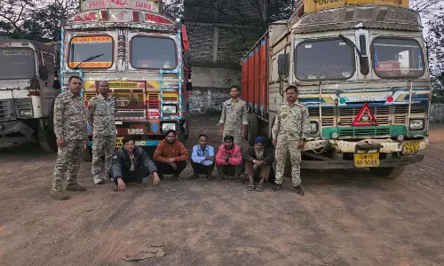 अवैध कबाड़ सहित 4.90 करोड़ से अधिक की संपत्ति जब्त, 17 आरोपी गिरफ्तार अवैध कबाड़ सहित 4.90 करोड़ से अधिक की संपत्ति जब्त, 17 आरोपी गिरफ्तार