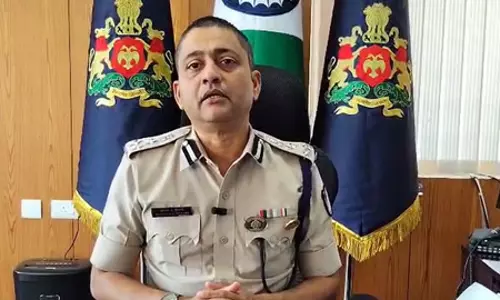 चिट फंड फ्रॉड: महिलाओं से करोड़ों रुपए की ठगी, कमिश्नर से की शिकायत चिट फंड फ्रॉड: महिलाओं से करोड़ों रुपए की ठगी, कमिश्नर से की शिकायत