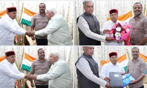 कानून मंत्री एचके पाटिल ने बेंगलुरु में राज्यपाल थावरचंद गहलोत से की मुलाकात कानून मंत्री एचके पाटिल ने बेंगलुरु में राज्यपाल थावरचंद गहलोत से की मुलाकात