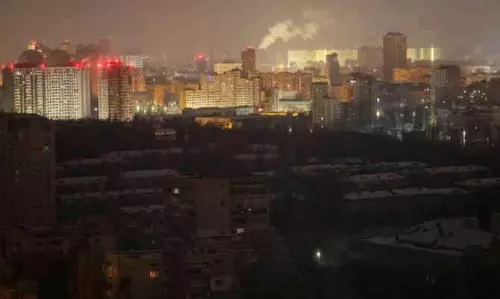 कड़ाके की ठंड और अंधेरे में Kyiv , आधे शहर की बिजली गुल कड़ाके की ठंड और अंधेरे में Kyiv , आधे शहर की बिजली गुल