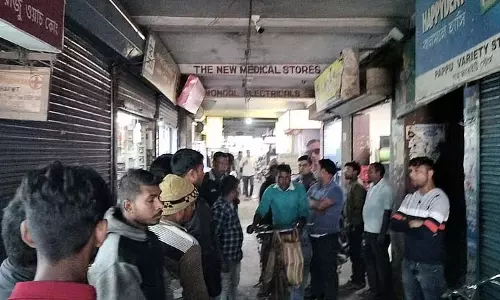 Durgapur में दुस्साहसिक डकैती, सुरक्षा गार्ड को कथित तौर पर पीटा गया Durgapur में दुस्साहसिक डकैती, सुरक्षा गार्ड को कथित तौर पर पीटा गया