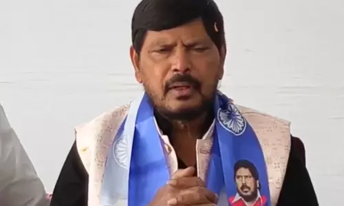 रामदास अठावले ने केरल के मुख्यमंत्री विजयन को NDA में शामिल होने का निमंत्रण दिया रामदास अठावले ने केरल के मुख्यमंत्री विजयन को NDA में शामिल होने का निमंत्रण दिया