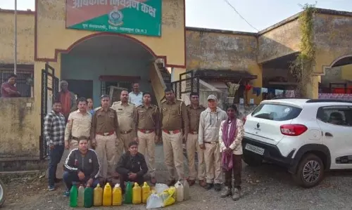 आबकारी विभाग की बड़ी कार्रवाई, 140 लीटर महुआ शराब व 3,590 किलो लाहन जब्त आबकारी विभाग की बड़ी कार्रवाई, 140 लीटर महुआ शराब व 3,590 किलो लाहन जब्त