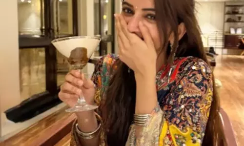 Pushpa 2 फेम श्रीलीला का दिखा चटपटा अंदाज, शेयर की तस्वीरें Pushpa 2 फेम श्रीलीला का दिखा चटपटा अंदाज, शेयर की तस्वीरें