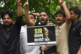 ECI को पश्चिम बंगाल SIR के पीछे अपने लॉजिक पर फिर से विचार करना होगा ECI को पश्चिम बंगाल SIR के पीछे अपने लॉजिक पर फिर से विचार करना होगा