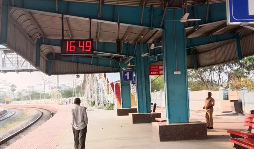 Hyderabad; ट्रेन डायवर्जन नेरेडमेट स्टेशन के डेवलपमेंट की मांग उठी Hyderabad; ट्रेन डायवर्जन नेरेडमेट स्टेशन के डेवलपमेंट की मांग उठी