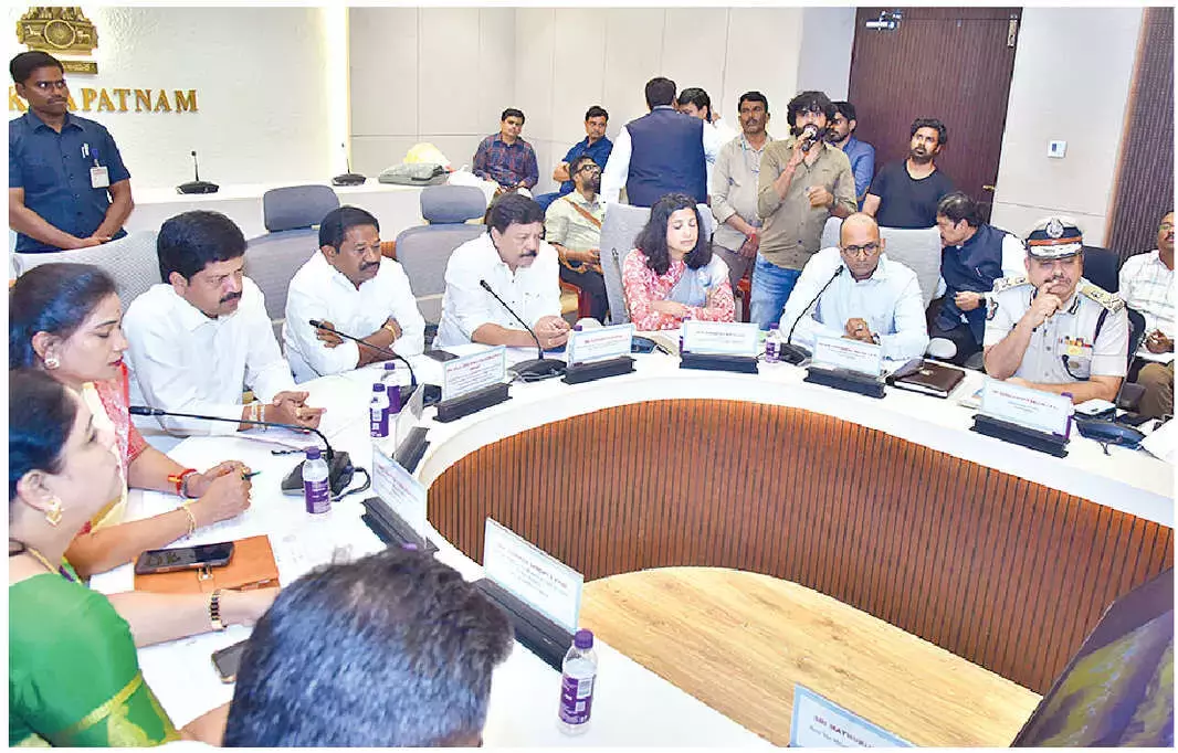 उम्मीद है कि यह उत्सव City ऑफ डेस्टिनी की ब्रांड इमेज को कई पायदान ऊपर ले जाएगा उम्मीद है कि यह उत्सव City ऑफ डेस्टिनी की ब्रांड इमेज को कई पायदान ऊपर ले जाएगा