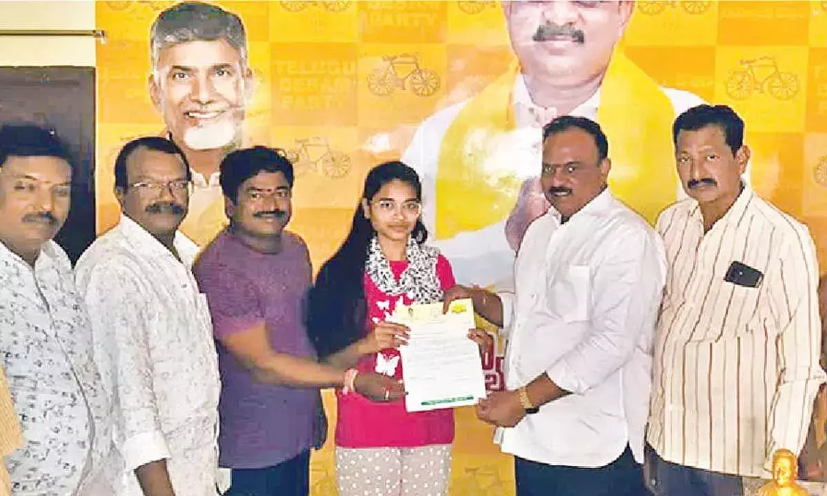 YSRCP कॉलेजों के PPP मॉडल के बारे में गलत जानकारी फैला रही है YSRCP कॉलेजों के PPP मॉडल के बारे में गलत जानकारी फैला रही है