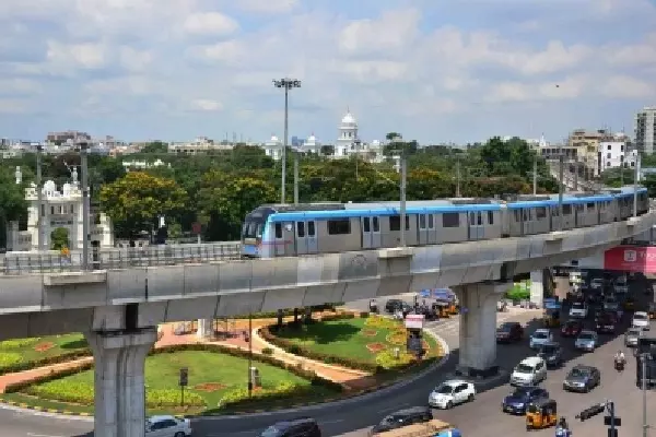Hyderabad मेट्रो फेज-2 को लेकर तेलंगाना की केंद्र से बातचीत Hyderabad मेट्रो फेज-2 को लेकर तेलंगाना की केंद्र से बातचीत