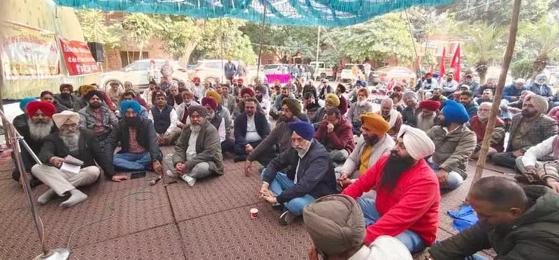 PSPCL की प्रॉपर्टी बेचने के सरकार के कदम का कर्मचारियों ने विरोध किया PSPCL की प्रॉपर्टी बेचने के सरकार के कदम का कर्मचारियों ने विरोध किया