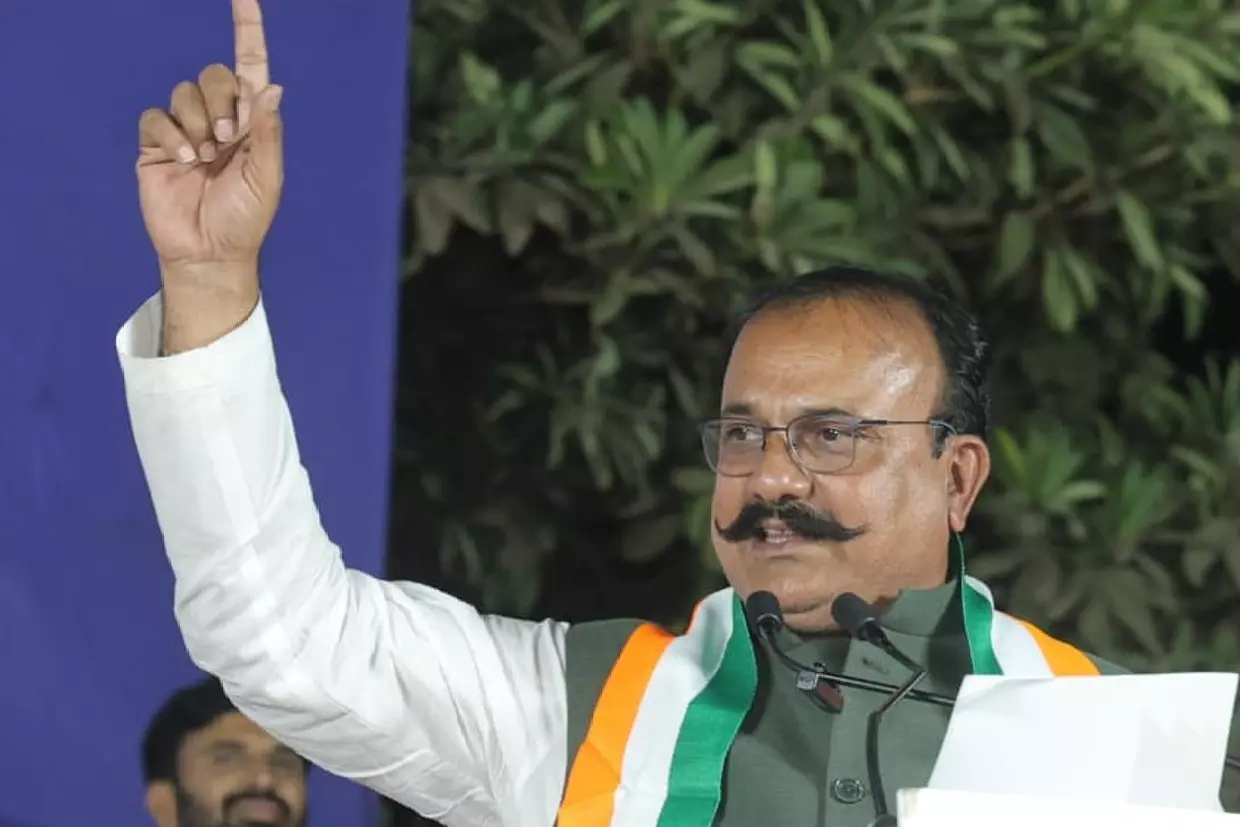 Maharashtra कांग्रेस में दरार: लीडरशिप चुनने को लेकर वडेट्टीवार और धनोरकर में अनबन Maharashtra कांग्रेस में दरार: लीडरशिप चुनने को लेकर वडेट्टीवार और धनोरकर में अनबन