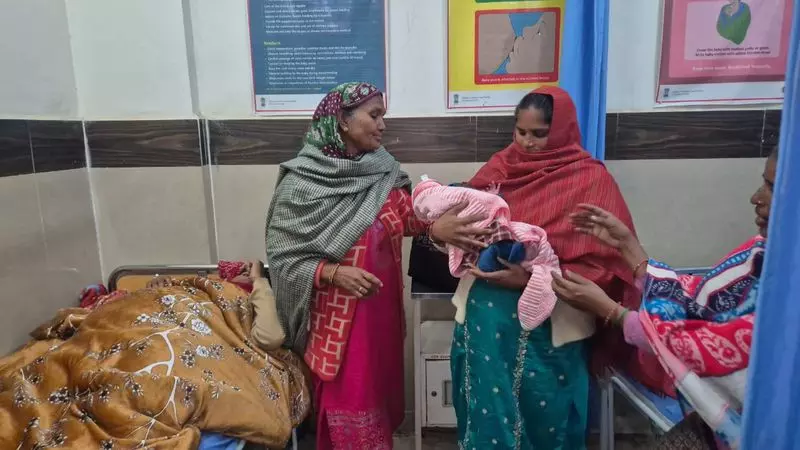 Jind ऐसी दूसरी घटना में, 9 लड़कियों की मां ने लड़के को जन्म दिया Jind ऐसी दूसरी घटना में, 9 लड़कियों की मां ने लड़के को जन्म दिया