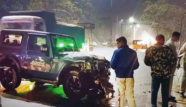 Bhubaneswar में कार ने बाइक को टक्कर मारी, 1 की मौत, 2 घायल Bhubaneswar में कार ने बाइक को टक्कर मारी, 1 की मौत, 2 घायल