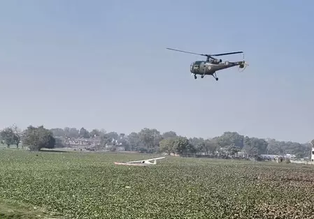 भारतीय वायुसेना का प्रशिक्षण विमान तालाब में गिरा, दोनों पायलट सुरक्षित, VIDEO भारतीय वायुसेना का प्रशिक्षण विमान तालाब में गिरा, दोनों पायलट सुरक्षित, VIDEO