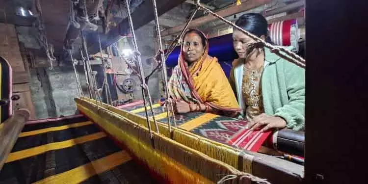 Dhenkanal विरासत प्रेमी बौद्ध गांव की सैर पर Dhenkanal विरासत प्रेमी बौद्ध गांव की सैर पर