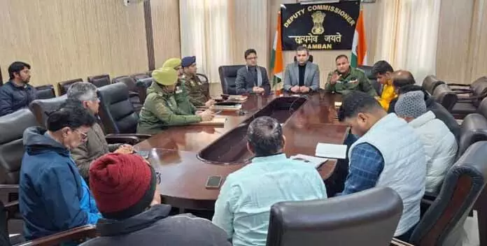 DC Ramban ने एनएच-44 फोर-लेनिंग प्रोजेक्ट की प्रगति की समीक्षा की DC Ramban ने एनएच-44 फोर-लेनिंग प्रोजेक्ट की प्रगति की समीक्षा की
