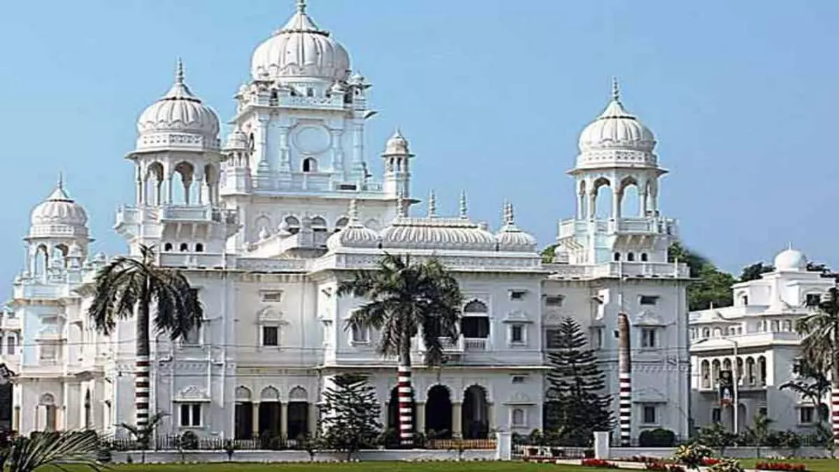 Lucknow: KGMU में बड़ी सुविधा, ट्रॉमा सेंटर में फ्री इलाज 24×7 Lucknow: KGMU में बड़ी सुविधा, ट्रॉमा सेंटर में फ्री इलाज 24×7
