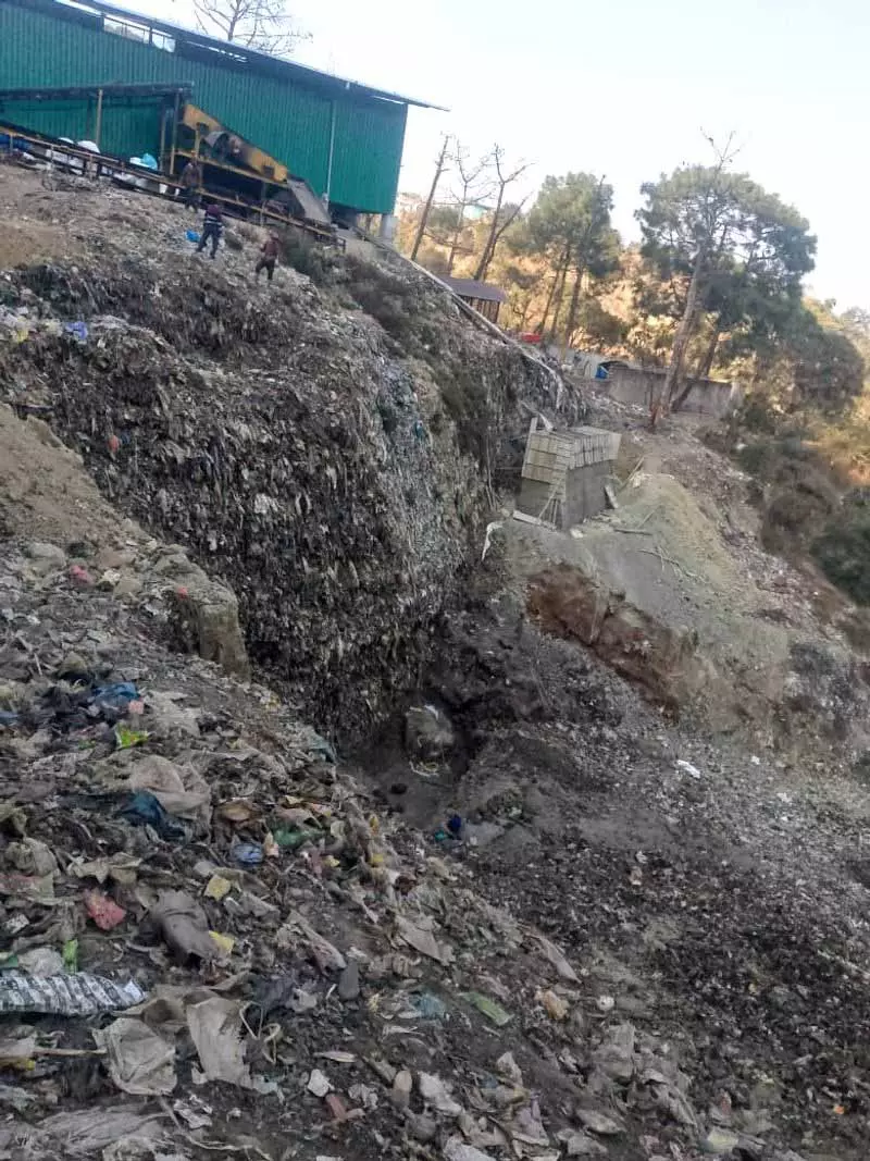 Hamirpur के गांववाले चाहते हैं कि वेस्ट मैनेजमेंट प्लांट दूसरी जगह लगाया जाए Hamirpur के गांववाले चाहते हैं कि वेस्ट मैनेजमेंट प्लांट दूसरी जगह लगाया जाए