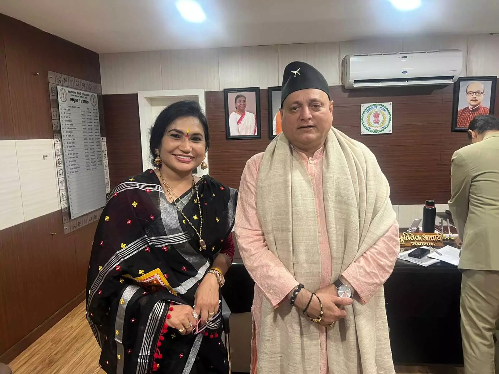 एक्टर मनोज जोशी रायपुर पहुंचे, रायपुर साहित्य उत्सव में सुनाएंगे अनसुने किस्से एक्टर मनोज जोशी रायपुर पहुंचे, रायपुर साहित्य उत्सव में सुनाएंगे अनसुने किस्से