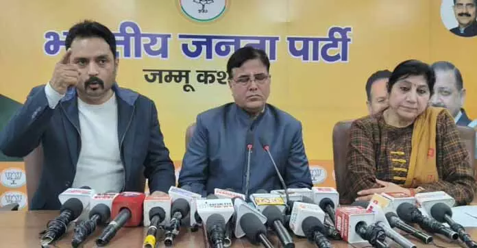 BJP ने महबूबा की विभाजनकारी, सांप्रदायिक राजनीति की निंदा की BJP ने महबूबा की विभाजनकारी, सांप्रदायिक राजनीति की निंदा की