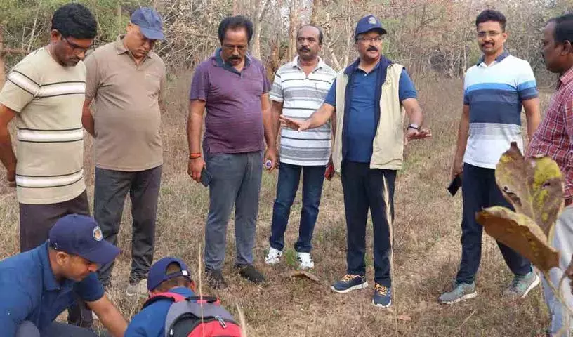 मेडक के Additional Collector ने पोचारम अभ्यारण्य में पशु गणना का निरीक्षण किया मेडक के Additional Collector ने पोचारम अभ्यारण्य में पशु गणना का निरीक्षण किया