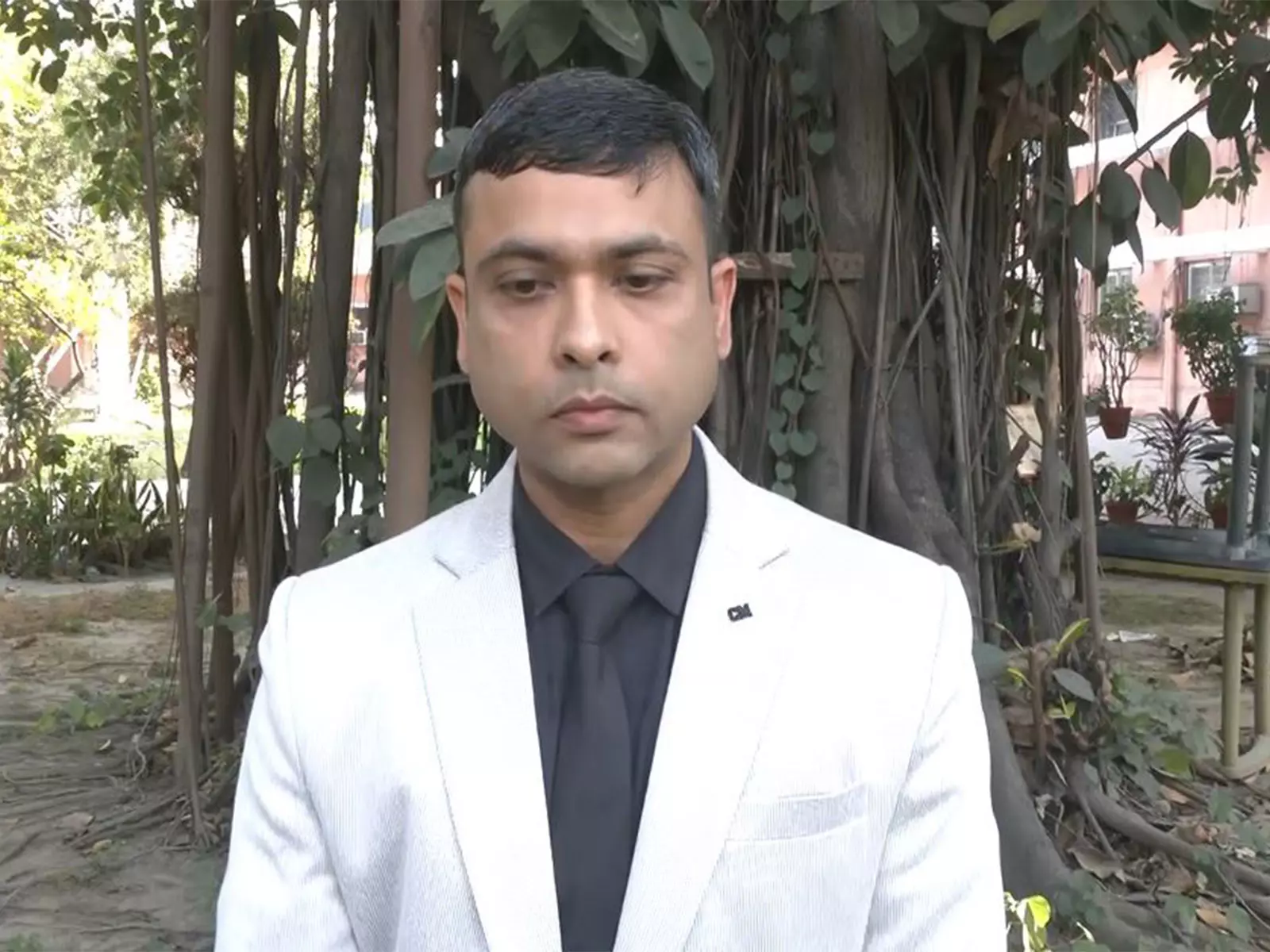 Prayagraj में तालाब में भारतीय वायु सेना के माइक्रोलाइट विमान की आपातकालीन लैंडिंग के बाद चालक दल सुरक्षित Prayagraj में तालाब में भारतीय वायु सेना के माइक्रोलाइट विमान की आपातकालीन लैंडिंग के बाद चालक दल सुरक्षित