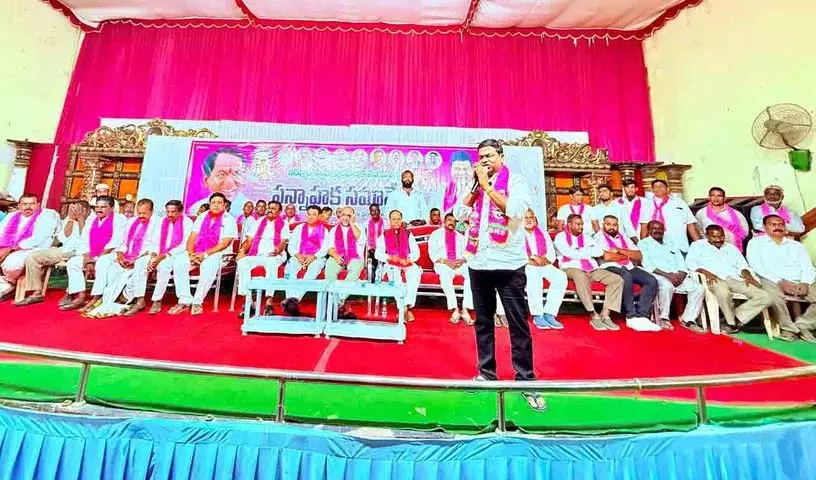 आर्मूर नगर पालिका पर गुलाबी झंडा ज़रूर लहराएगा: पूर्व MLA जीवन रेड्डी आर्मूर नगर पालिका पर गुलाबी झंडा ज़रूर लहराएगा: पूर्व MLA जीवन रेड्डी
