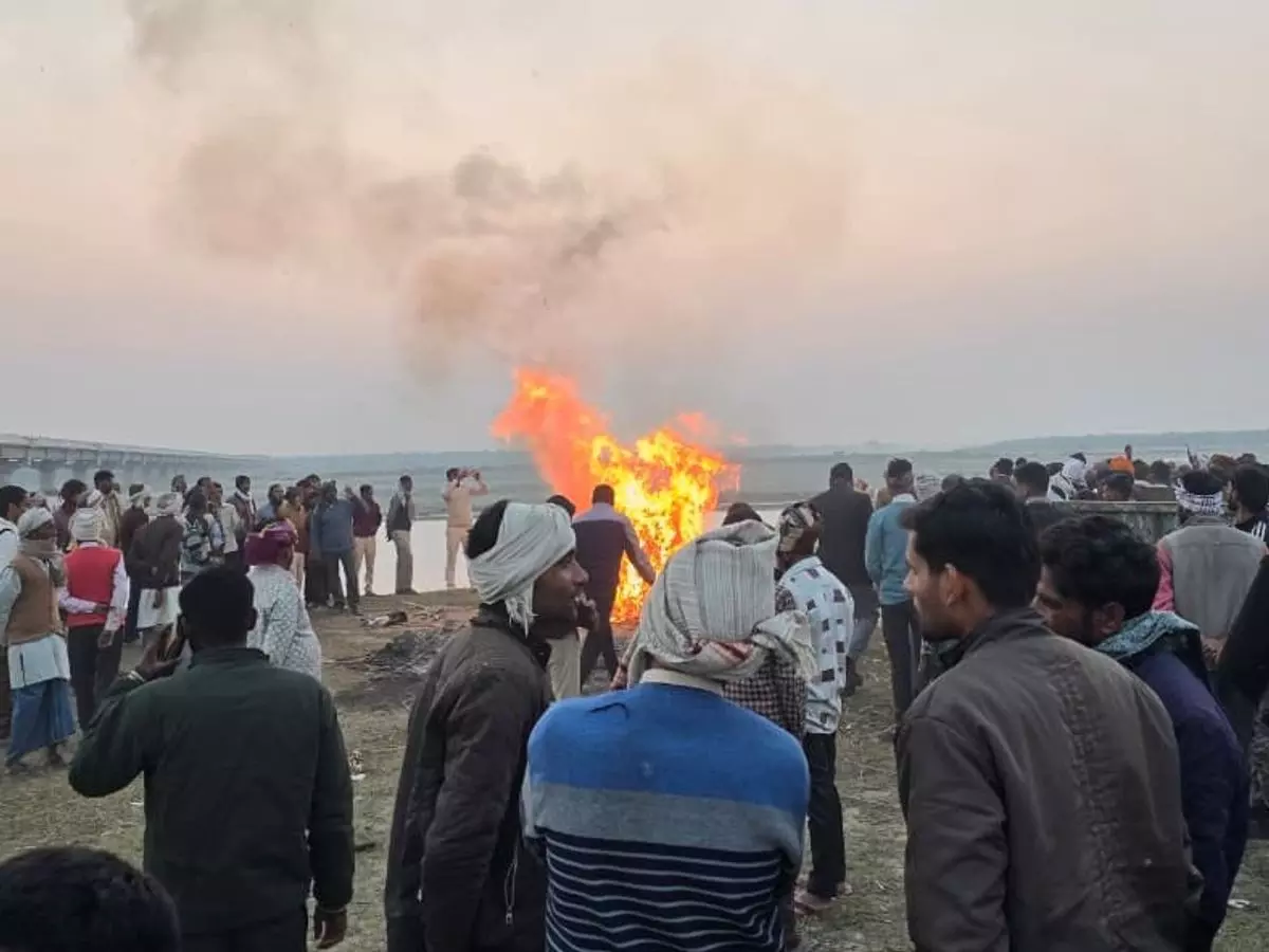 Bareilly: एलएलबी छात्र की मौत पर गांव में हाई अलर्ट Bareilly: एलएलबी छात्र की मौत पर गांव में हाई अलर्ट