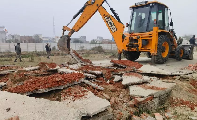 Bareilly: बीडीए ने बुलडोजर से हटाए अवैध मकान और ढांचे Bareilly: बीडीए ने बुलडोजर से हटाए अवैध मकान और ढांचे
