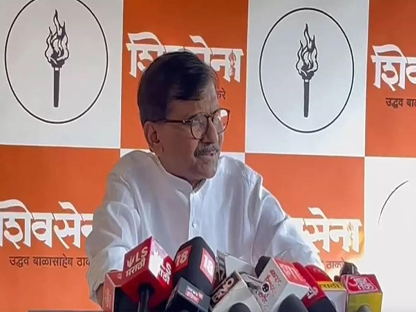 Sanjay Raut ने एकनाथ शिंदे पर मेयर पद को लेकर कटाक्ष किया Sanjay Raut ने एकनाथ शिंदे पर मेयर पद को लेकर कटाक्ष किया