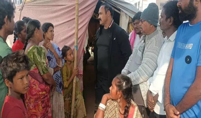 Kodad में दो दशकों से रह रहे बंदर सर्कस में करतब दिखाते Kodad में दो दशकों से रह रहे बंदर सर्कस में करतब दिखाते