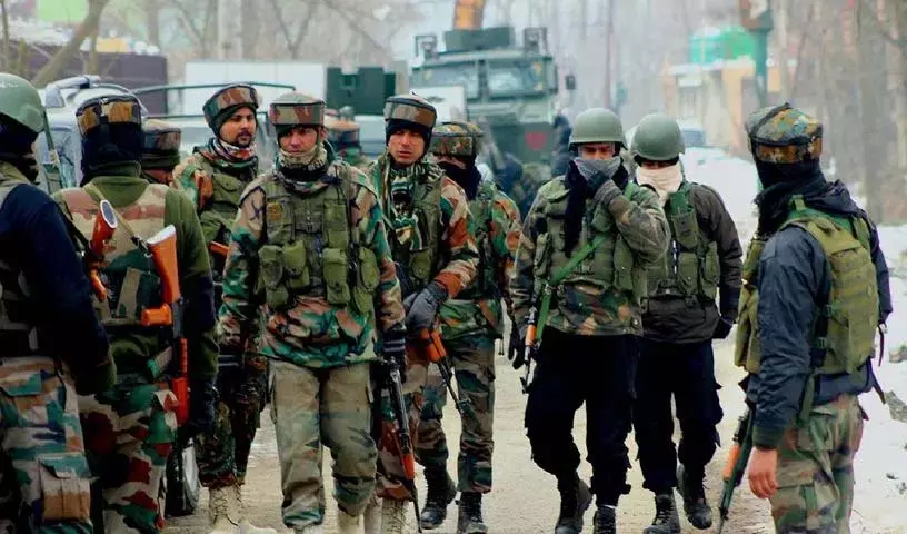 Pakistan ने भारतीय सीमा पर गोलीबारी की, सेना ने जवाबी कार्रवाई की Pakistan ने भारतीय सीमा पर गोलीबारी की, सेना ने जवाबी कार्रवाई की
