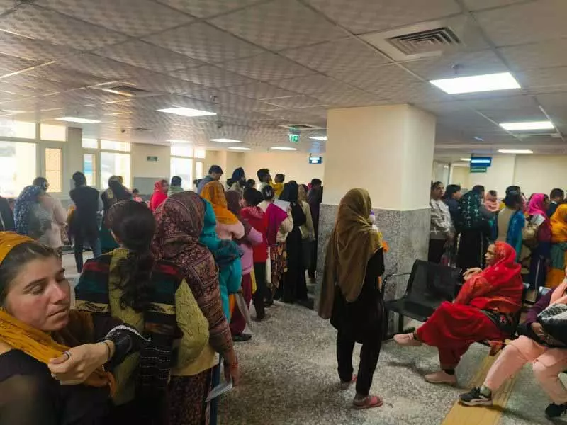 Panchkula hospital में बिजली की अनियमित आपूर्ति के कारण मरीज परेशान Panchkula hospital में बिजली की अनियमित आपूर्ति के कारण मरीज परेशान