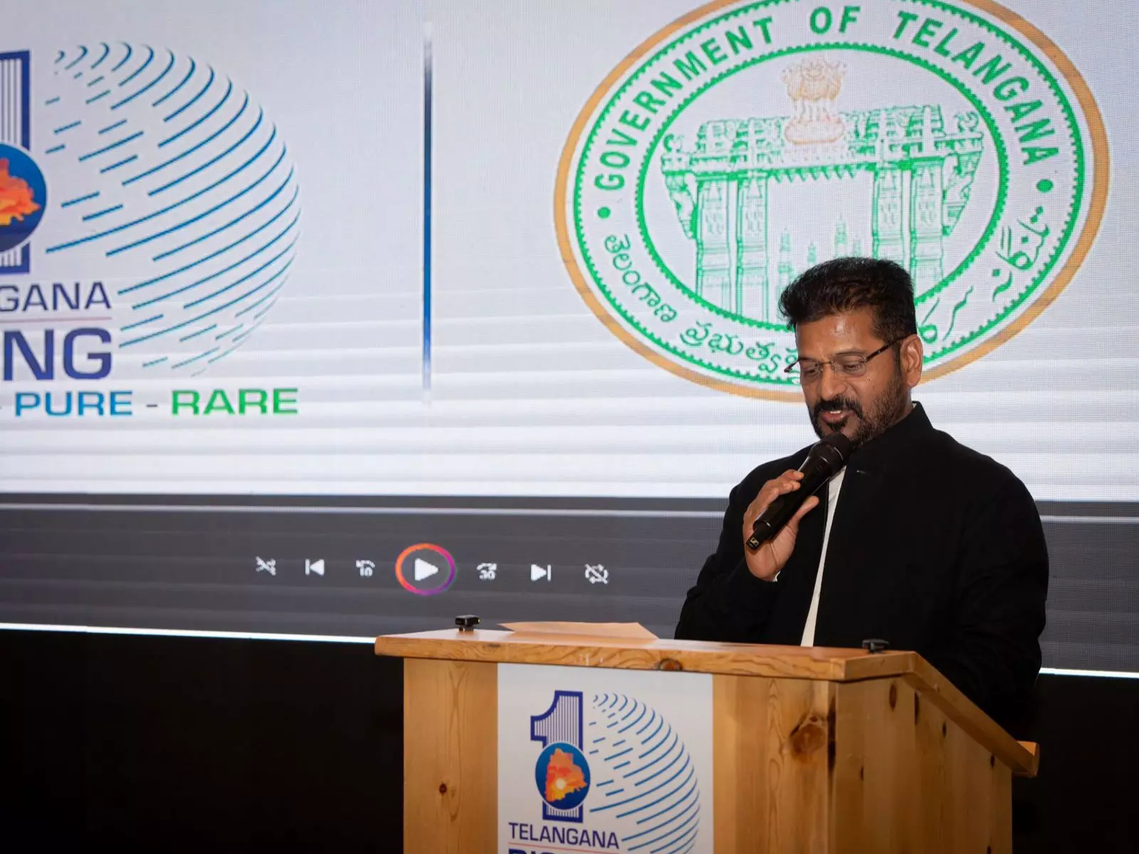 रेवंत रेड्डी ने हैदराबाद में WEF मंच प्रस्तावित किया रेवंत रेड्डी ने हैदराबाद में WEF मंच प्रस्तावित किया