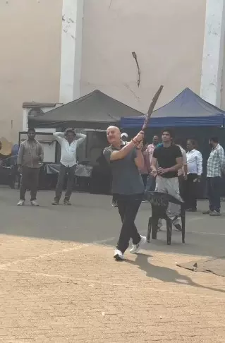 सूरज बड़जात्या की फिल्म के सेट से अनुपम खेर का क्रिकेट अवतार आया सामने सूरज बड़जात्या की फिल्म के सेट से अनुपम खेर का क्रिकेट अवतार आया सामने