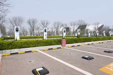चीन में इलेक्ट्रिक वाहन चार्जिंग सुविधाएं 2 करोड़ के आंकड़े को पार कर गईं चीन में इलेक्ट्रिक वाहन चार्जिंग सुविधाएं 2 करोड़ के आंकड़े को पार कर गईं