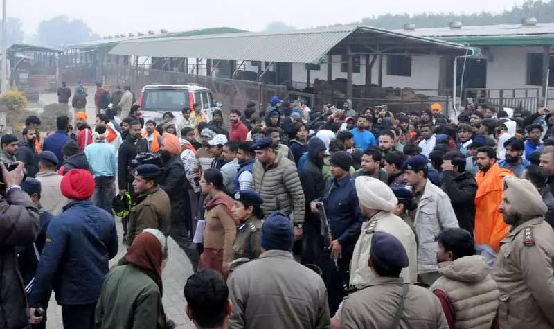 गौशाला में मवेशियों की मौत पर Chandigarh प्रशासन और नगर निगम को हाईकोर्ट की फटकार गौशाला में मवेशियों की मौत पर Chandigarh प्रशासन और नगर निगम को हाईकोर्ट की फटकार