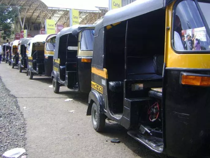 Rickshaw Licenses जमा न करने वाले कर्मचारियों के खिलाफ कार्रवाई Rickshaw Licenses जमा न करने वाले कर्मचारियों के खिलाफ कार्रवाई